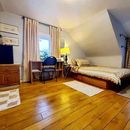 Merj'S Guest House In Wolesly 위니펙 외부 사진