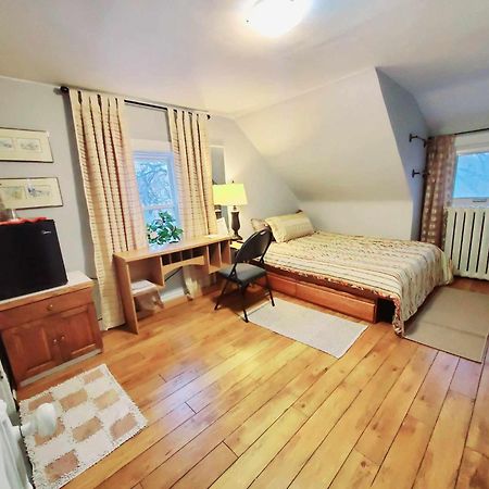 Merj'S Guest House In Wolesly 위니펙 외부 사진